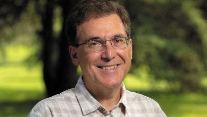 Tom Leustek headshot.