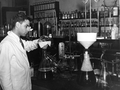 Albert Schatz in a lab.
